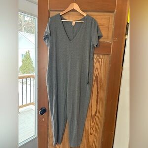 Smash + Tess Heather Gray Short Sleeve V-Neck Jumpsuit Romper Size Large